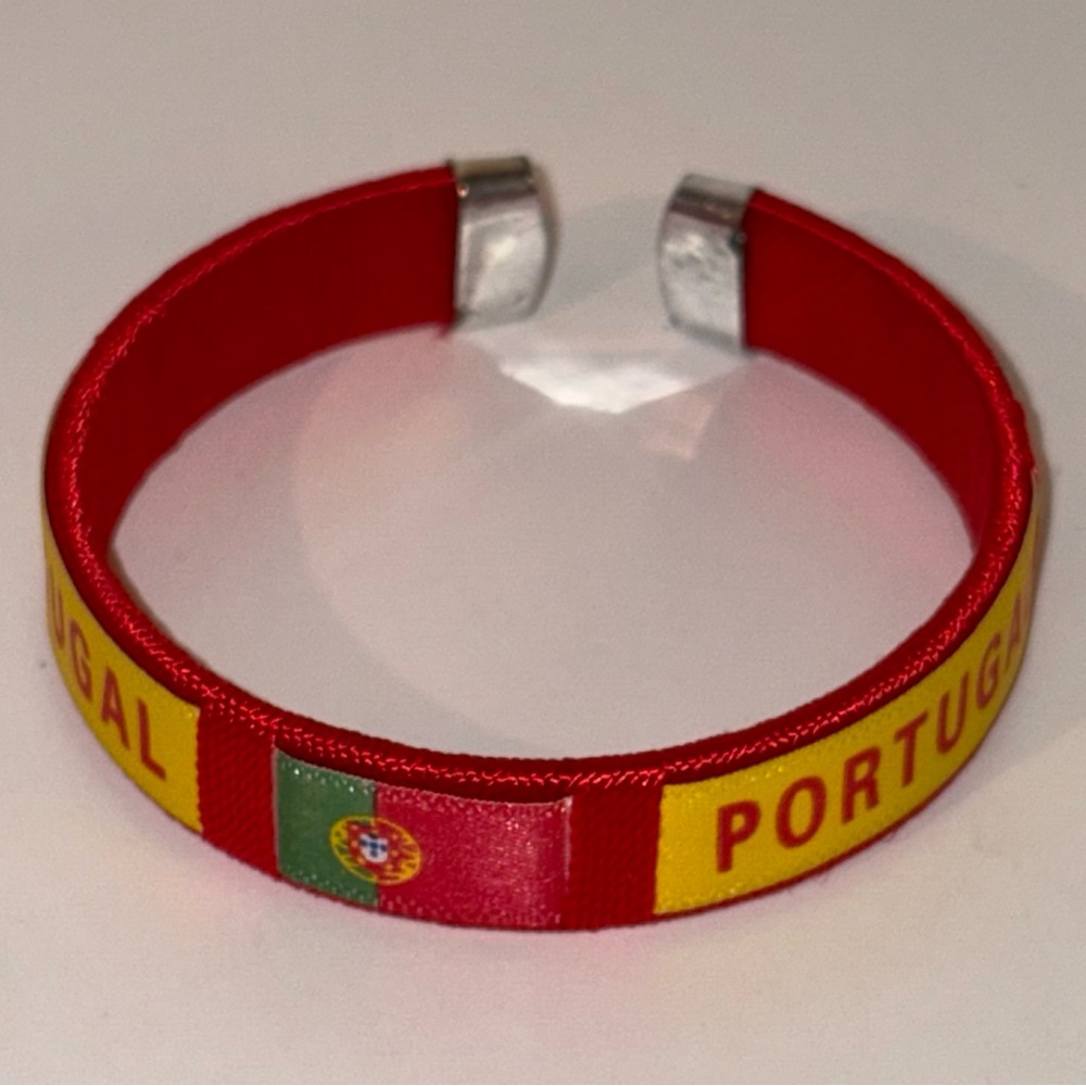 VINTAGE PORTUGAL PORTUGUESE YOUTH BRACELET FLAG SPELLOUT COUNTRY WRIST BANGLET